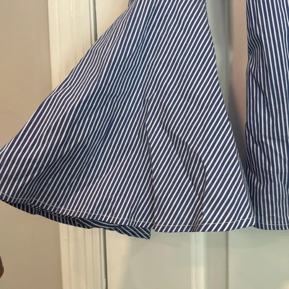 ⚫️ St. John’s Bay Striped Blue Top with Embroidered Floral Design & Flare Sleeve - Picture 4 of 7